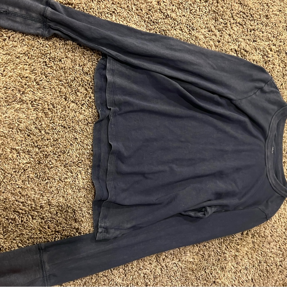Womens shorter long sleve